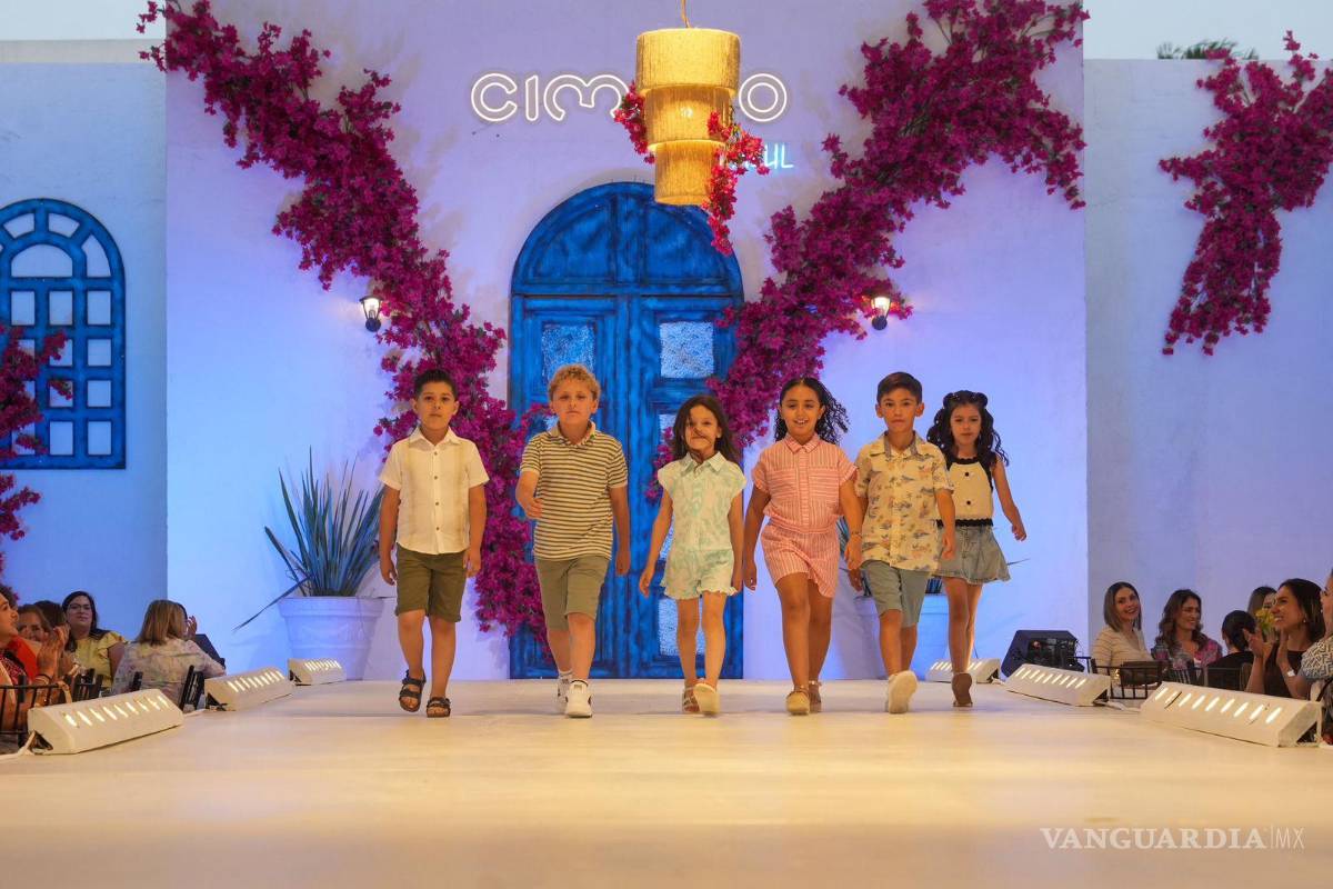 $!Asistentes participan en pasarela benéfica para apoyar a niñas y niños con discapacidad auditiva.