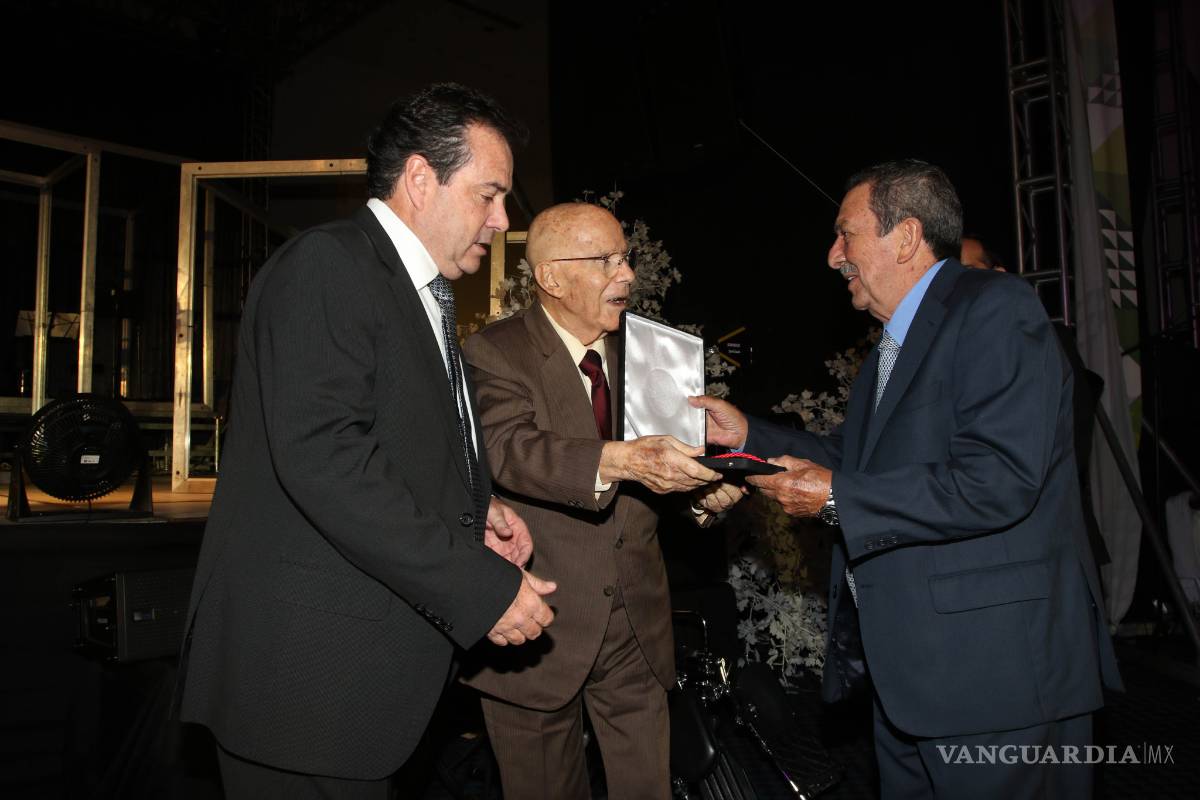 $!Reconocen talento: AMDA da a distribuidores la Medalla al Mérito 2016