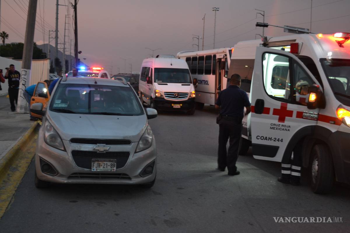 No mide distancia y le pega a compacto