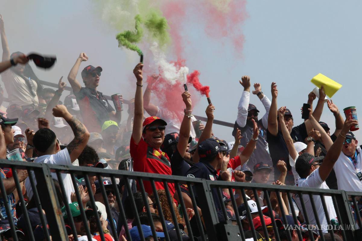 $!La afición mexicana se volcó a apoyar a Sergio Checo Pérez en la segunda práctica de la jornada en Autódromo Hermanos Rodríguez.