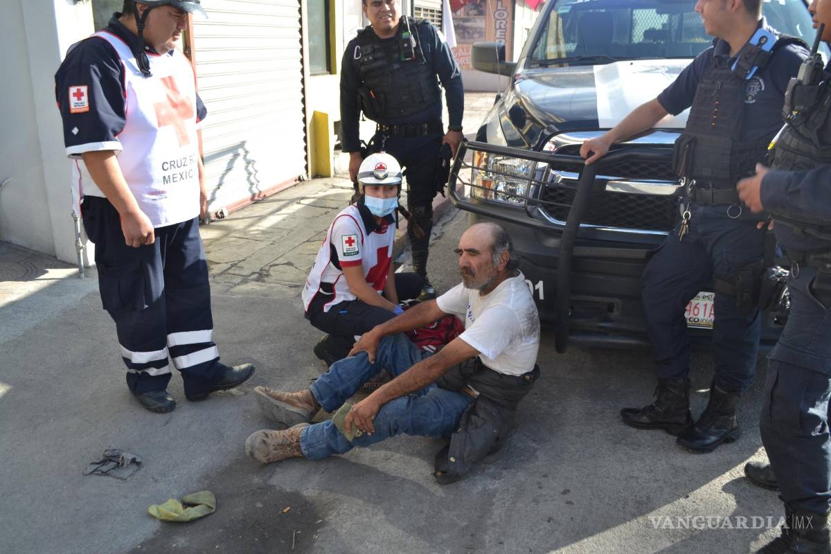 Convulsiona y se niega a ser atendido