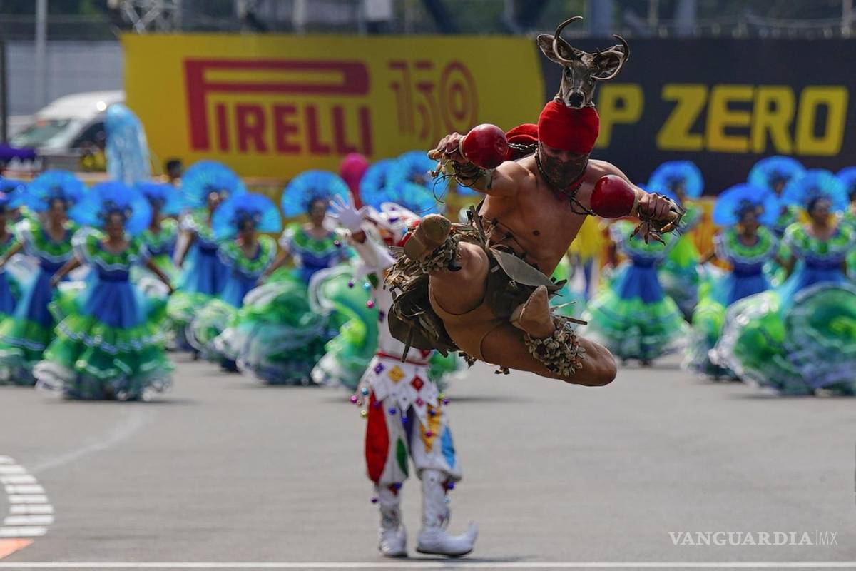 $!Artistas actúan previo al Gran Premio de Fórmula Uno de Ciudad de México en el Autódromo Hermanos Rodríguez en Ciudad de México (México).