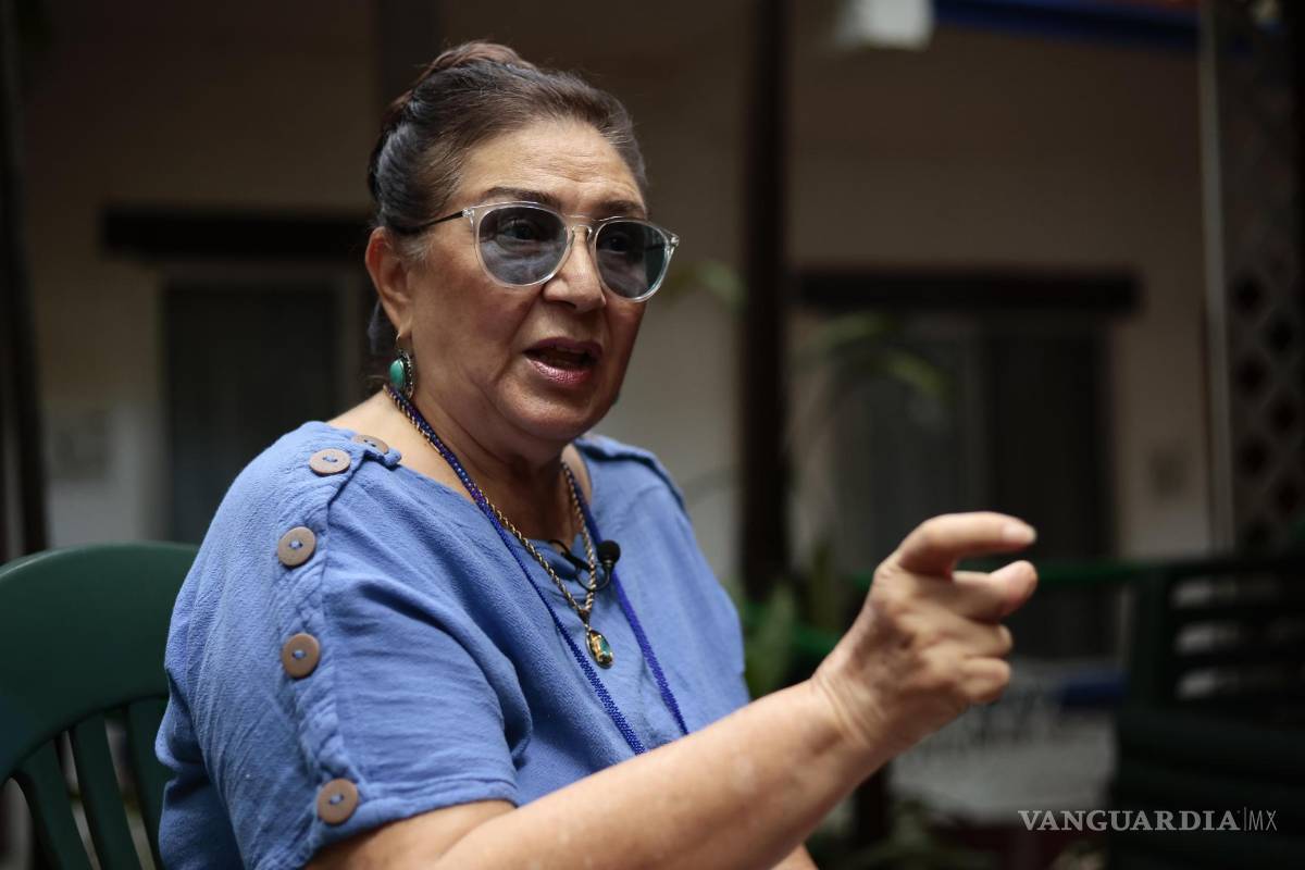 $!MEX8144. PUERTO MORELOS (MÉXICO), 16/10/2023.- Fotografía con fecha del 27 de septiembre de 2023 de la presidenta de la organización ambientalista Grupo Ecologista del Mayab (Gema), Araceli Domínguez, durante una entrevista con EFE, en el balneario de Cancún, en el estado mexicano de Quintana Roo (México). En el corazón del Caribe mexicano, el Tren Maya, la última obra emblemática del Gobierno del presidente, Andrés Manuel López Obrador, ha causado un ecocidio en la selva húmeda donde ha arrasado unos 10 millones de árboles, según advirtieron a EFE activistas medioambientales tras un recorrido por la zona. EFE/José Méndez