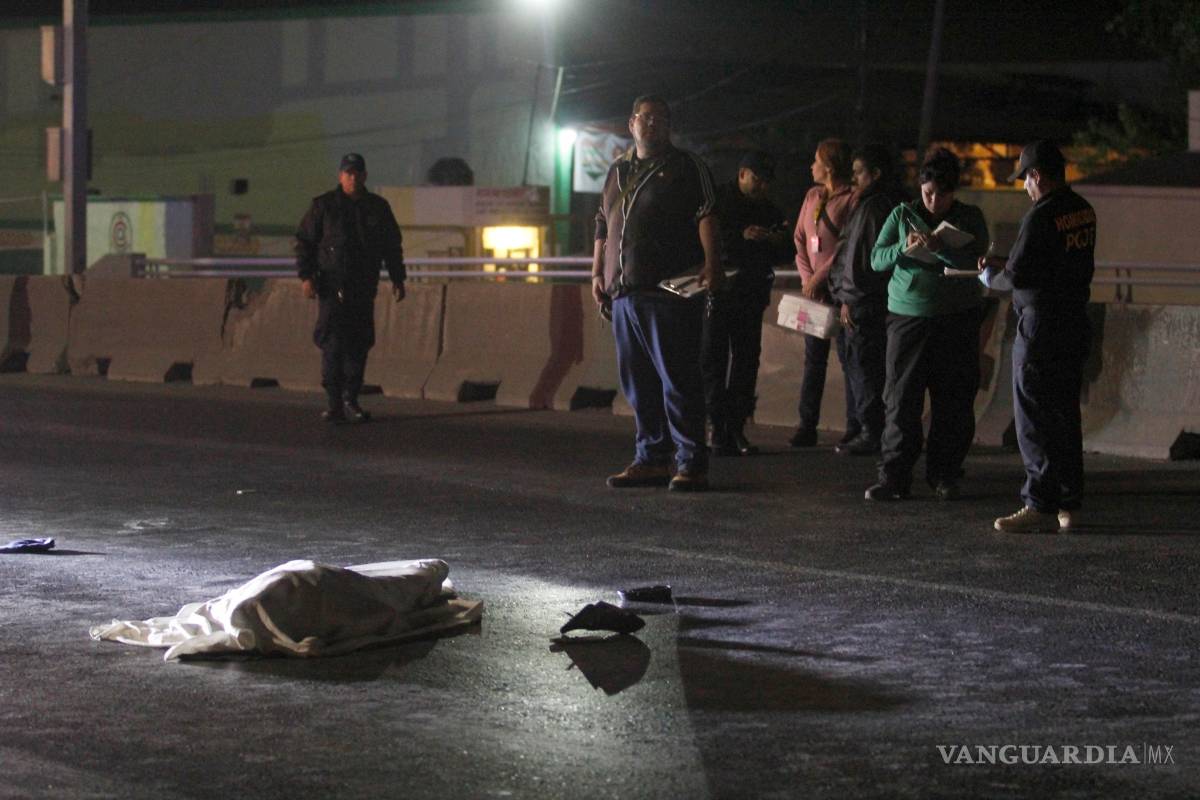 $!Hombre ebrio atraviesa el periferico LEA y muere al ser atropellado