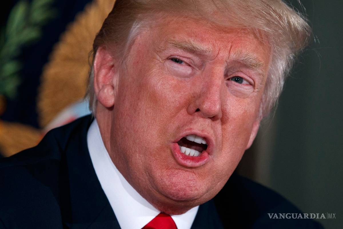 Analizan gastos del gobierno en negocios de Donald Trump