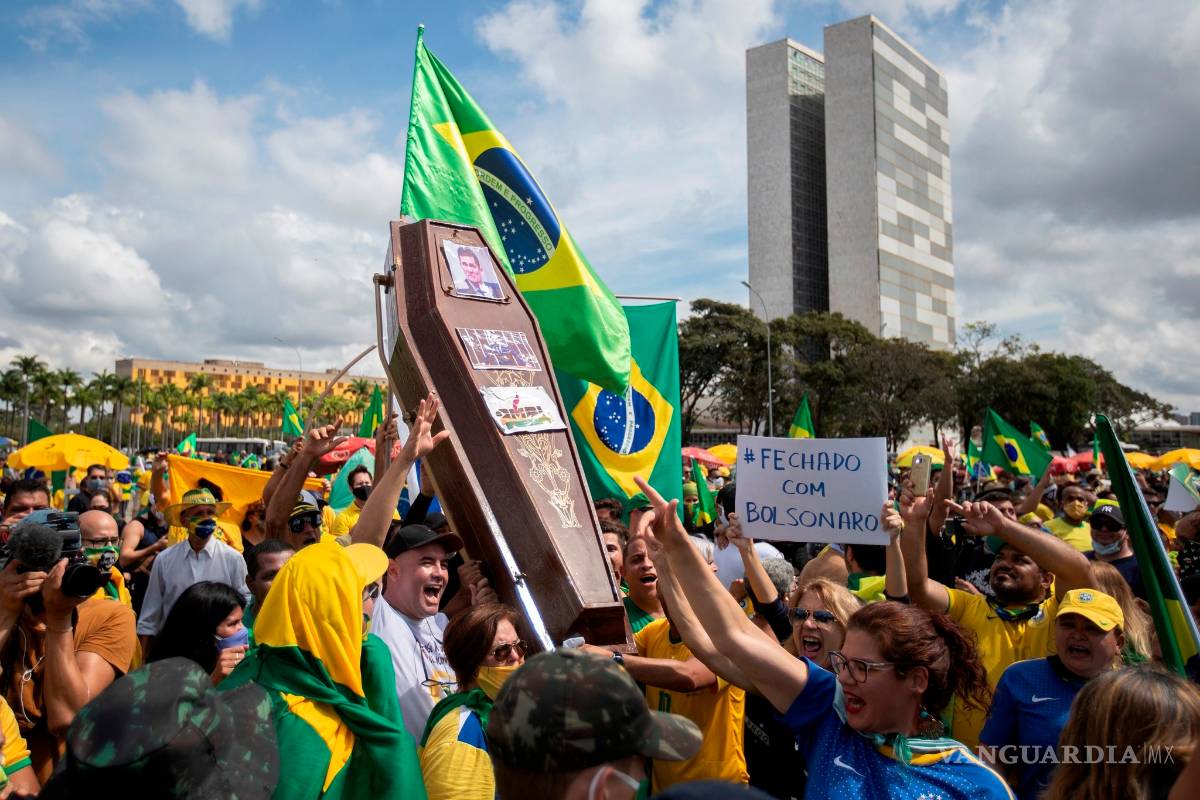 Encabeza Bolsonaro manifestación ante alza en contagios