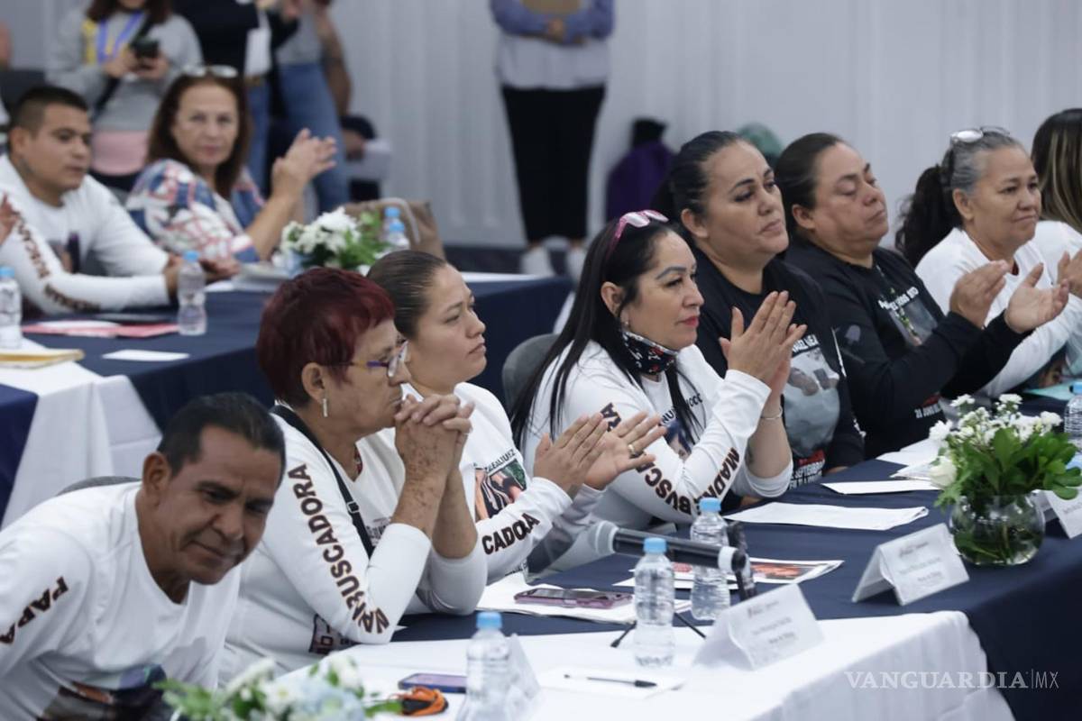 $!Primera mesa de diálogo entre el Colectivo Buscadores Unidos de Jalisco y la secretaria de gobernación, Rosa Icela Rodríguez | Foto: El Universal