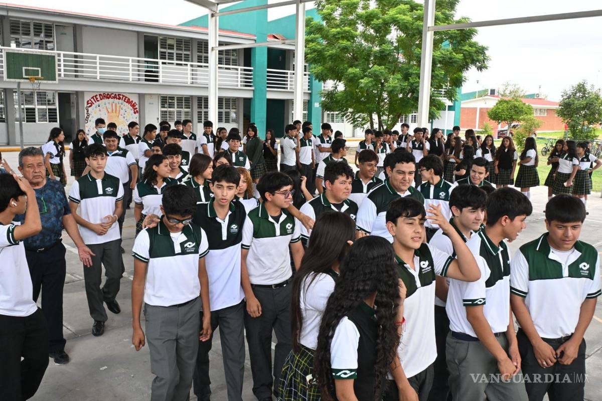 $!Estudiantes y docentes del Conalep participaron activamente en el simulacro nacional de Protección Civil.