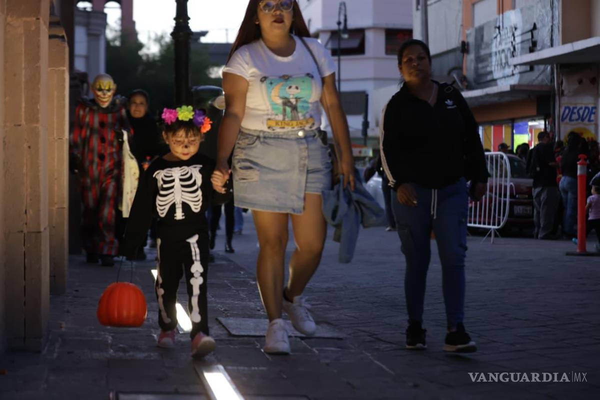 $!Padres e hijos compartieron una noche inolvidable llena de sustos y sonrisas.