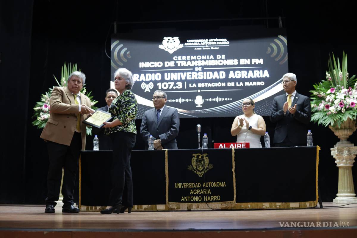 $!Durante la ceremonia se entregaron reconocimientos a locutores y colaboradores.