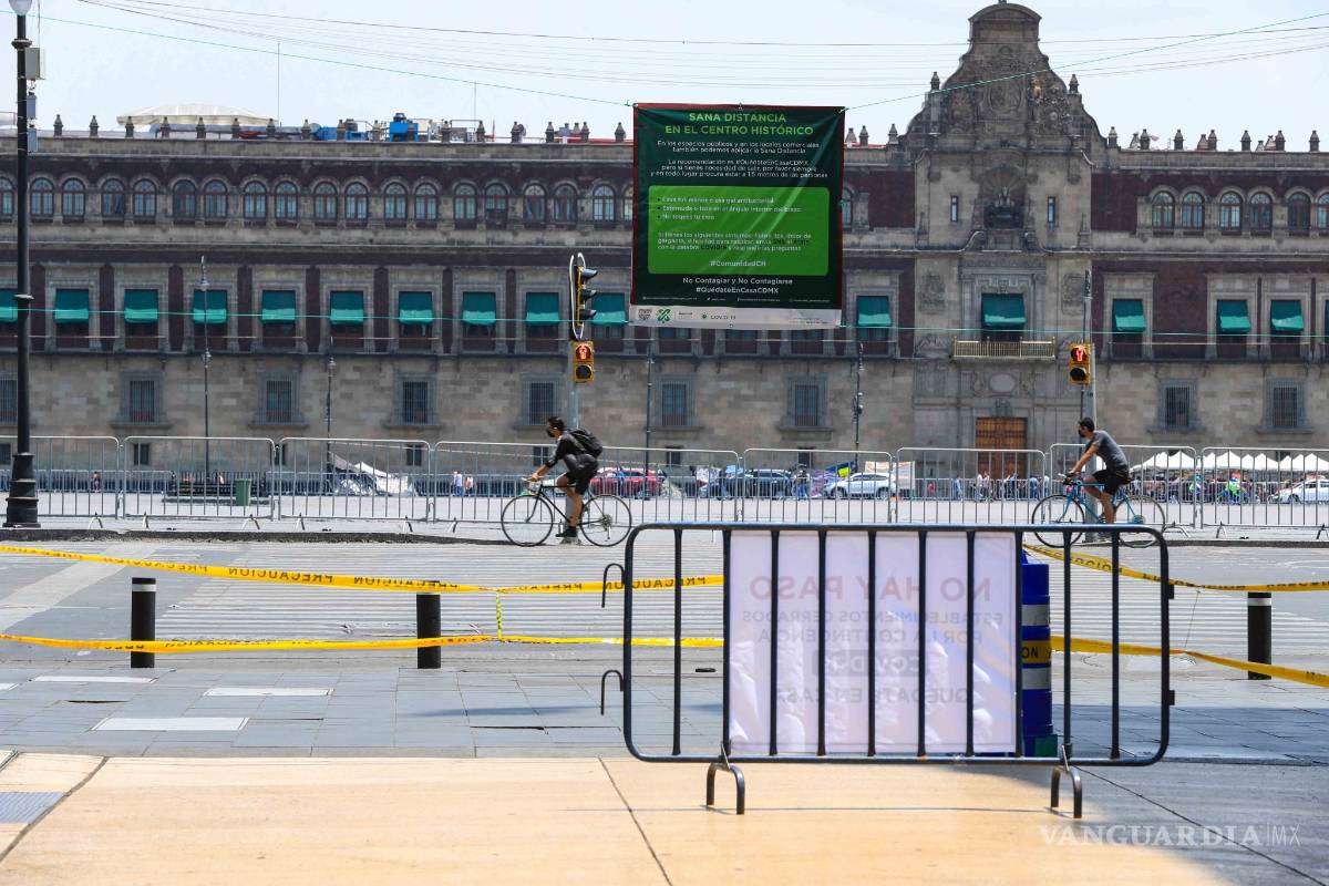 $!Coronavirus: El emblemático Zócalo de Ciudad de la CDMX luce desértico por el COVID-19