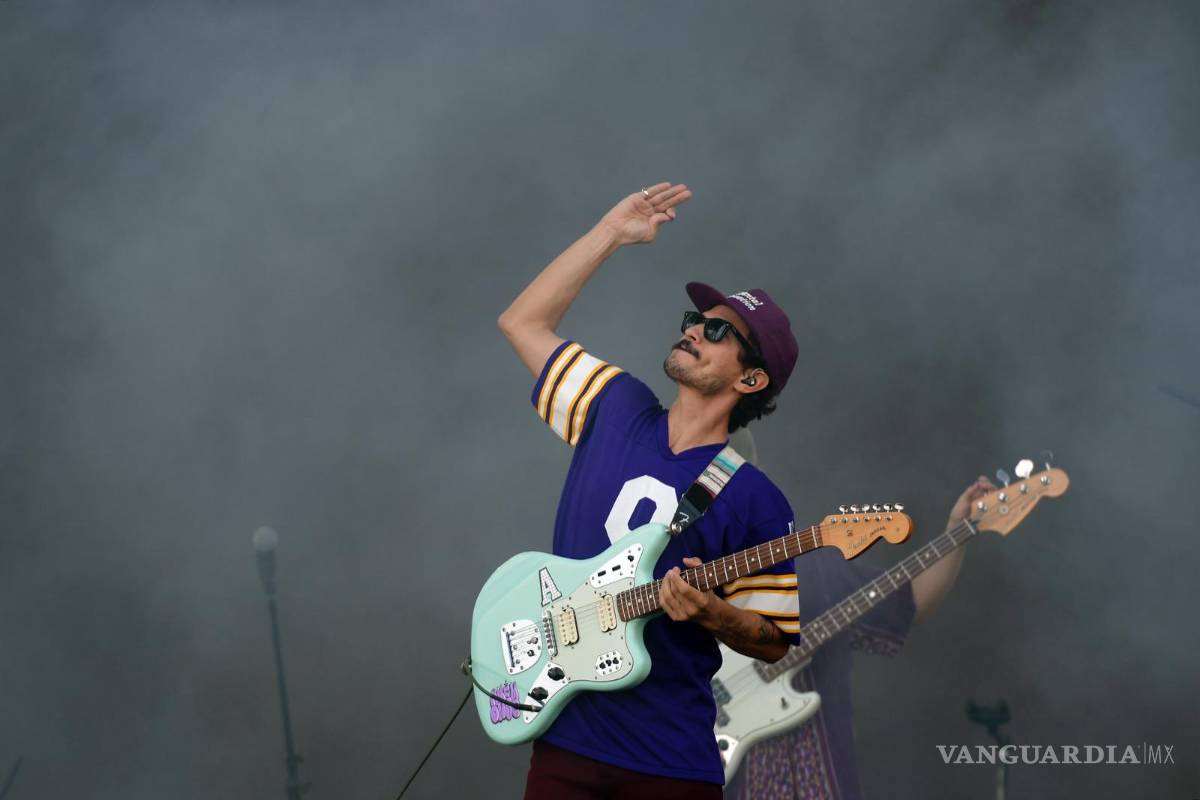 $!Caloncho conquistando al público Saltillense durante la apertura del festival