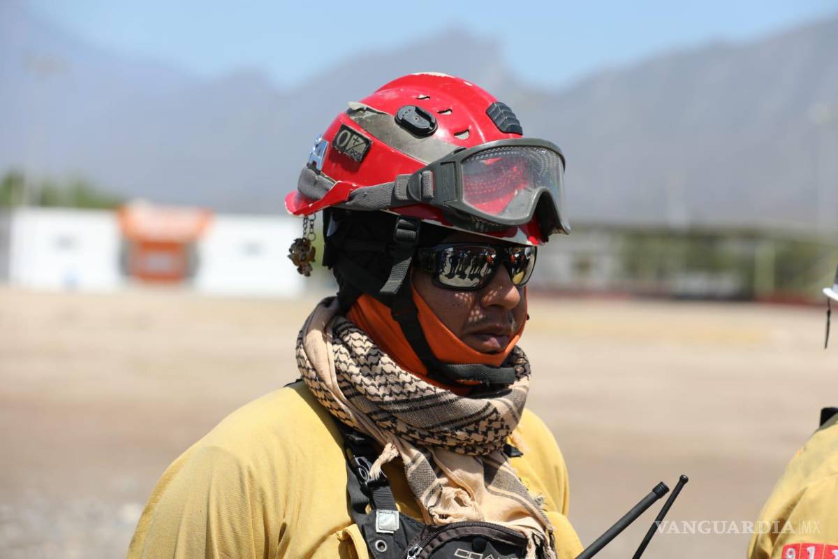 Tormenta eléctrica deja incendio forestal en Cerro del Fraile, en NL