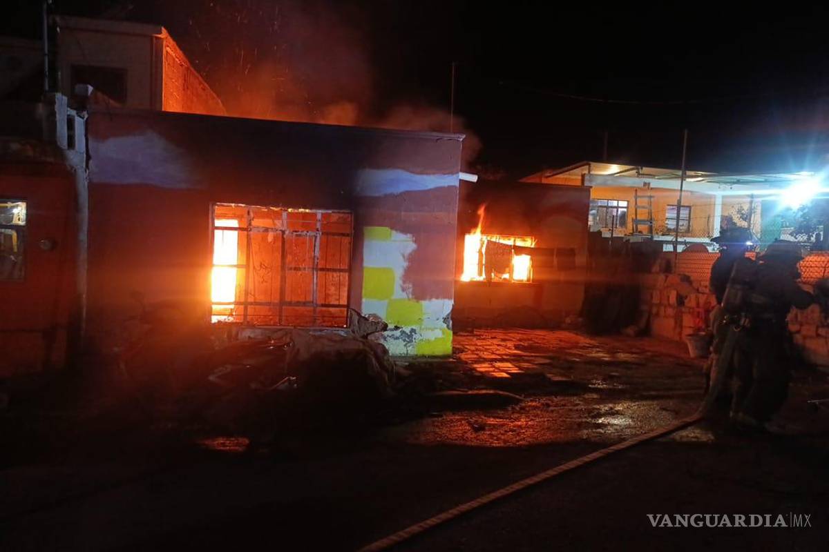 Incendio en altar de la Santa Muerte consume una vivienda en Parras de la Fuente