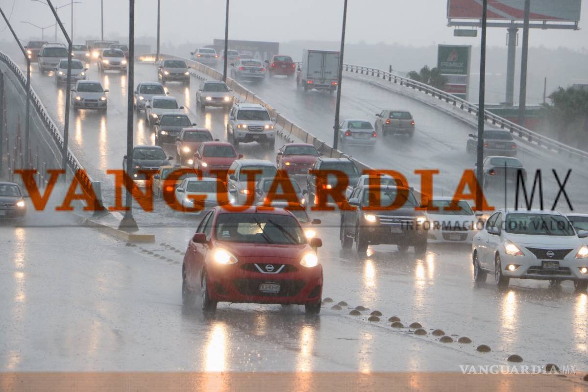 Reabren vialidades que fueron cerradas por lluvias en Saltillo; sorprenden inundaciones a la ciudad