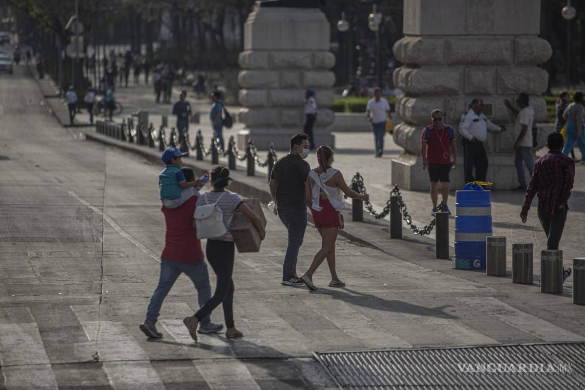 En la CDMX siguen saliendo a la calle pese a emergencia por coronavirus