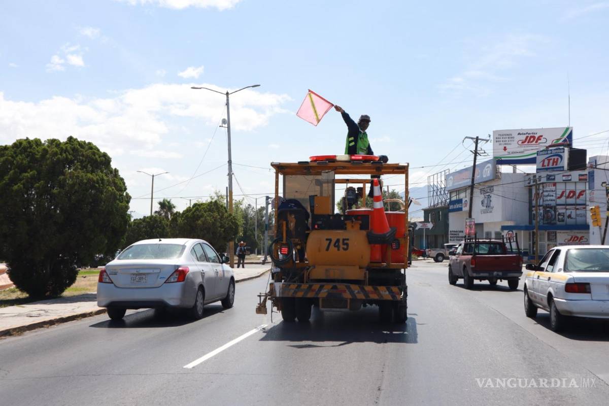 $!Los trabajos de señalización también se realizaron sobre Paseo de la Reforma en ambos sentidos.
