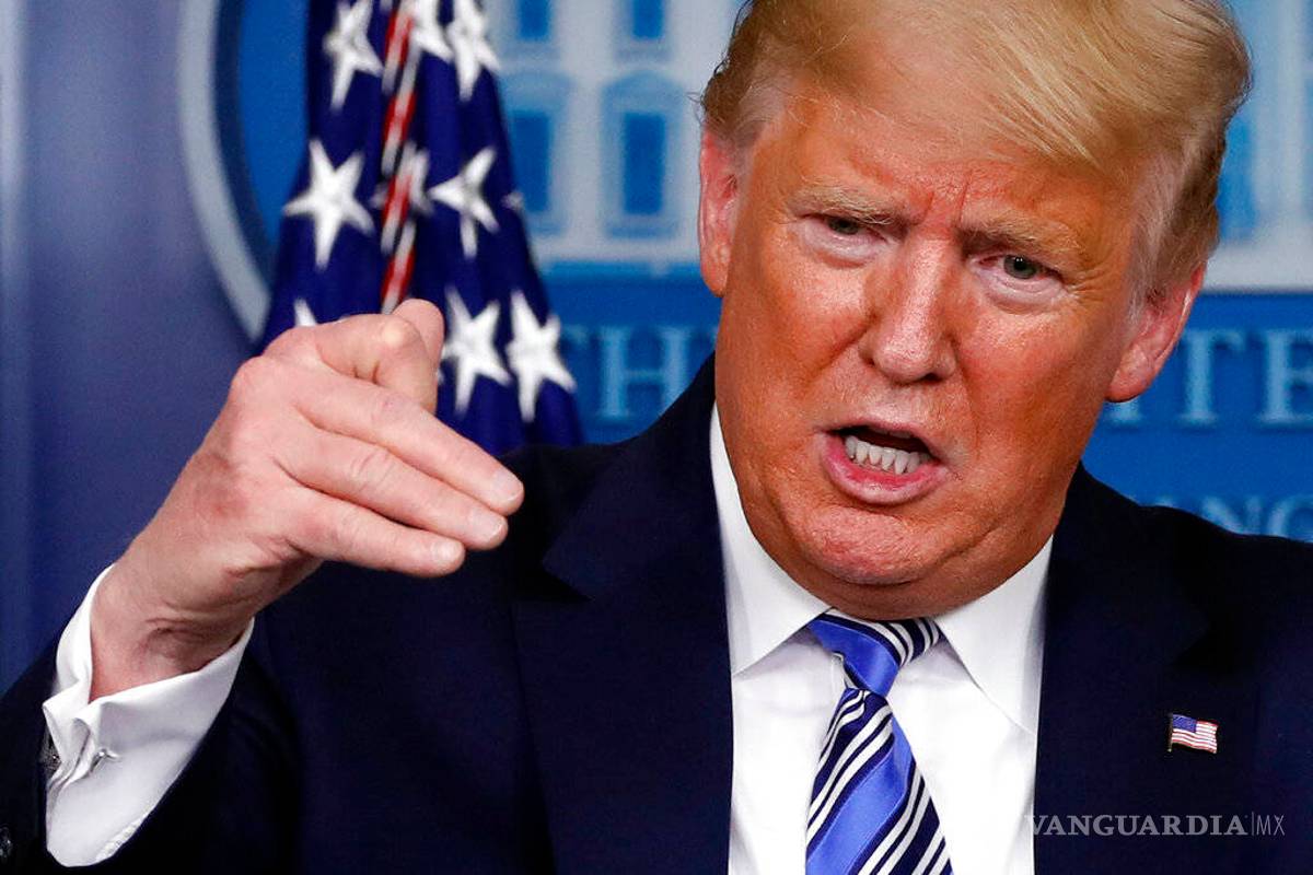 Trump asegura que coronavirus se salió de las manos del gobierno de AMLO... ¡y hace promoción del muro!