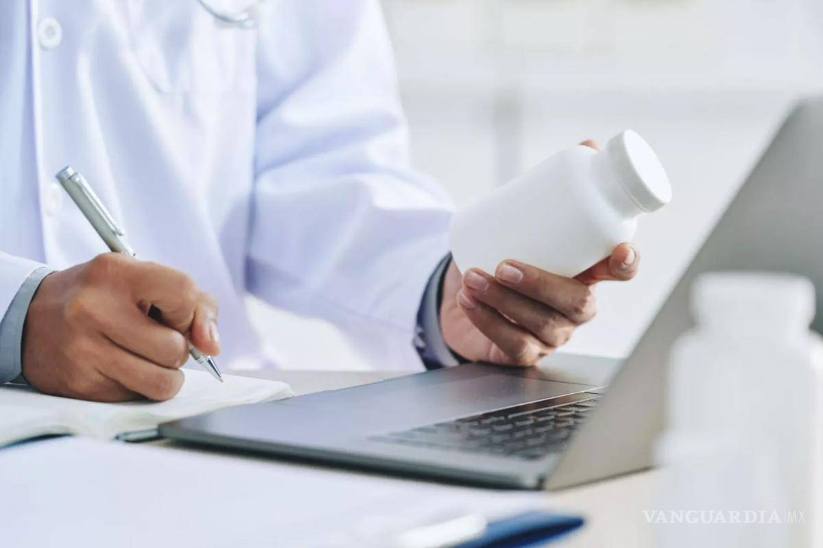 ¡Enfermeras y pasantes ya pueden recetar medicamentos en México!... Secretaría de Salud oficializa la medida a partir de hoy