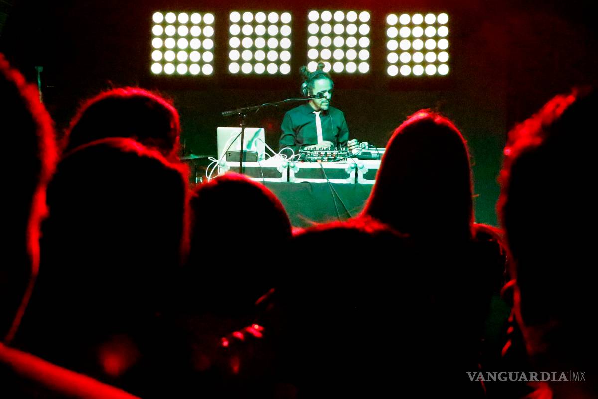 $!Rubén Albarrán saca su lado cumbianchero