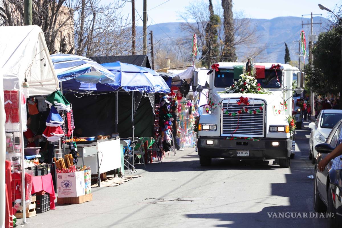 $!En Saltillo, participan decenas de choferes en peregrinación en honor a la Virgen de Guadalupe