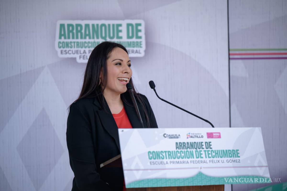 $!La directora del plantel, Diana Teresa Rodríguez, agradeció al alcalde Javier Díaz González la construcción de la techumbre, al destacar que fortalecerá las actividades escolares en beneficio de la comunidad educativa.