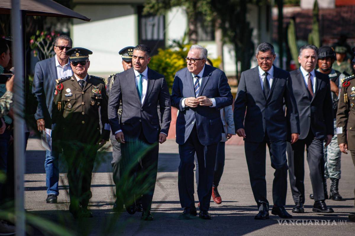 $!Omar García Harfuch y Rubén Rocha Moya, el gobernador de Sinaloa agradeció el apoyo de las fuerzas armadas en las tareas de combate a la inseguridad.