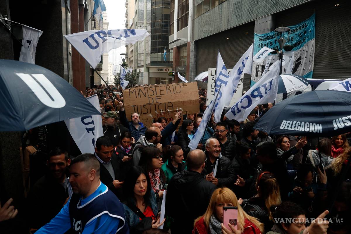 $!Macri declara a la Argentina "en emergencia" y acelera el ajuste para enfrentar la crisis