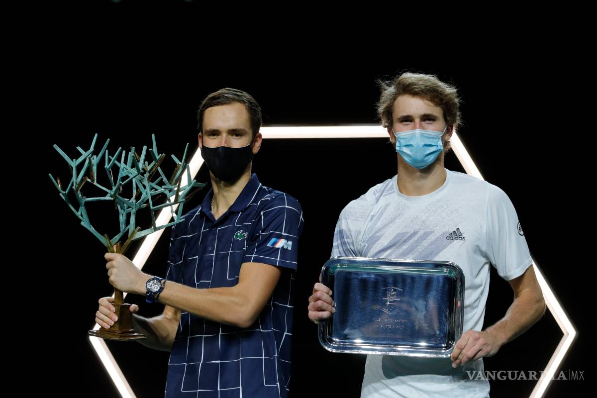 Medvedev es mejor en París ante Zverev
