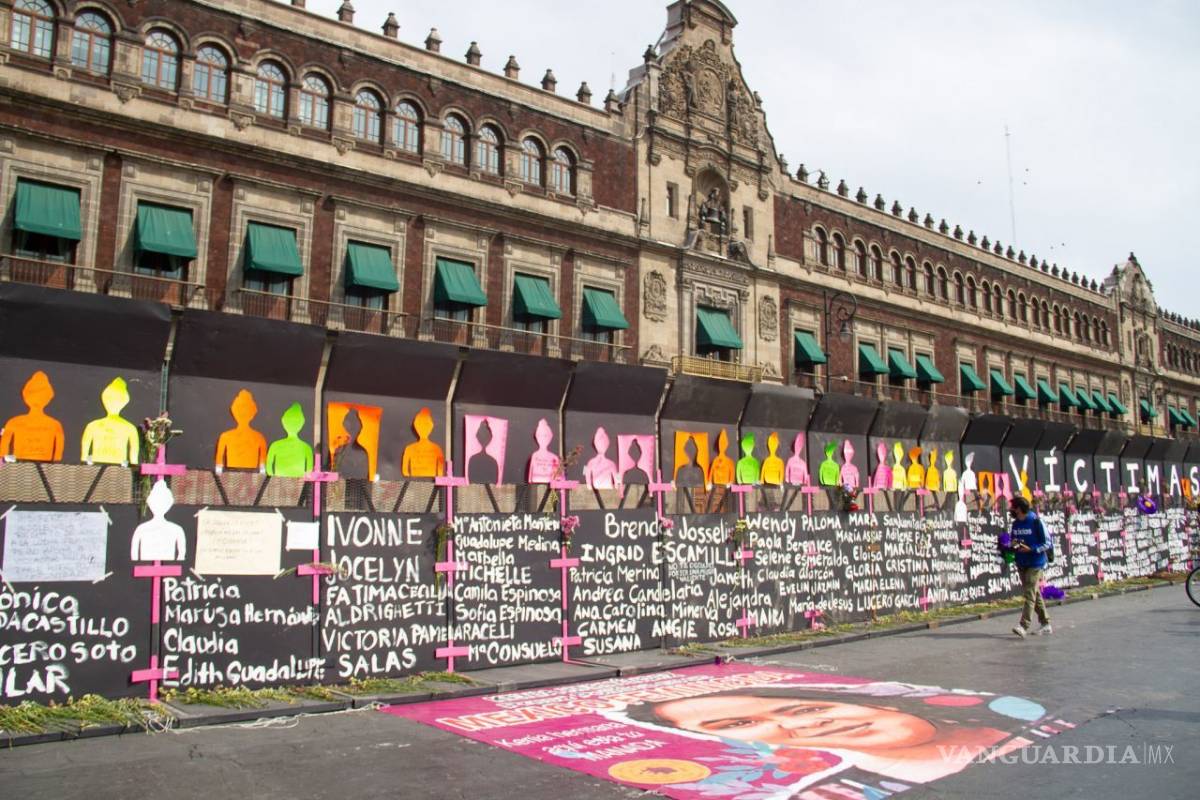 $!Palacio Nacional se convirtió en el 'muro de la memoria' (fotogalería)