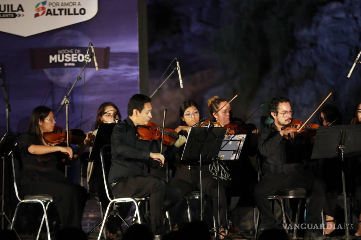 $!La Orquesta de Cámara de Saltillo presentó “Los planetas, una travesía orquestal” ante el público reunido en la Sierra de Zapalinamé.