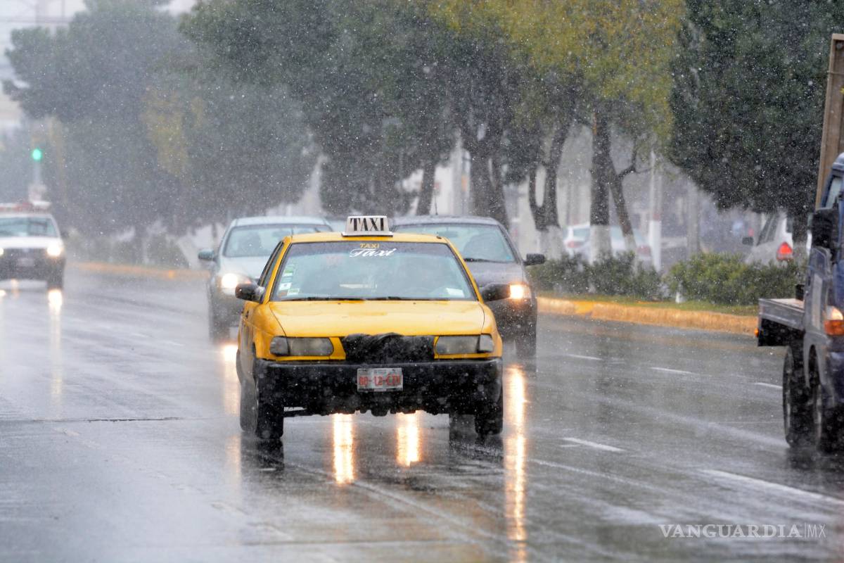 $!Cae aguanieve en Saltillo
