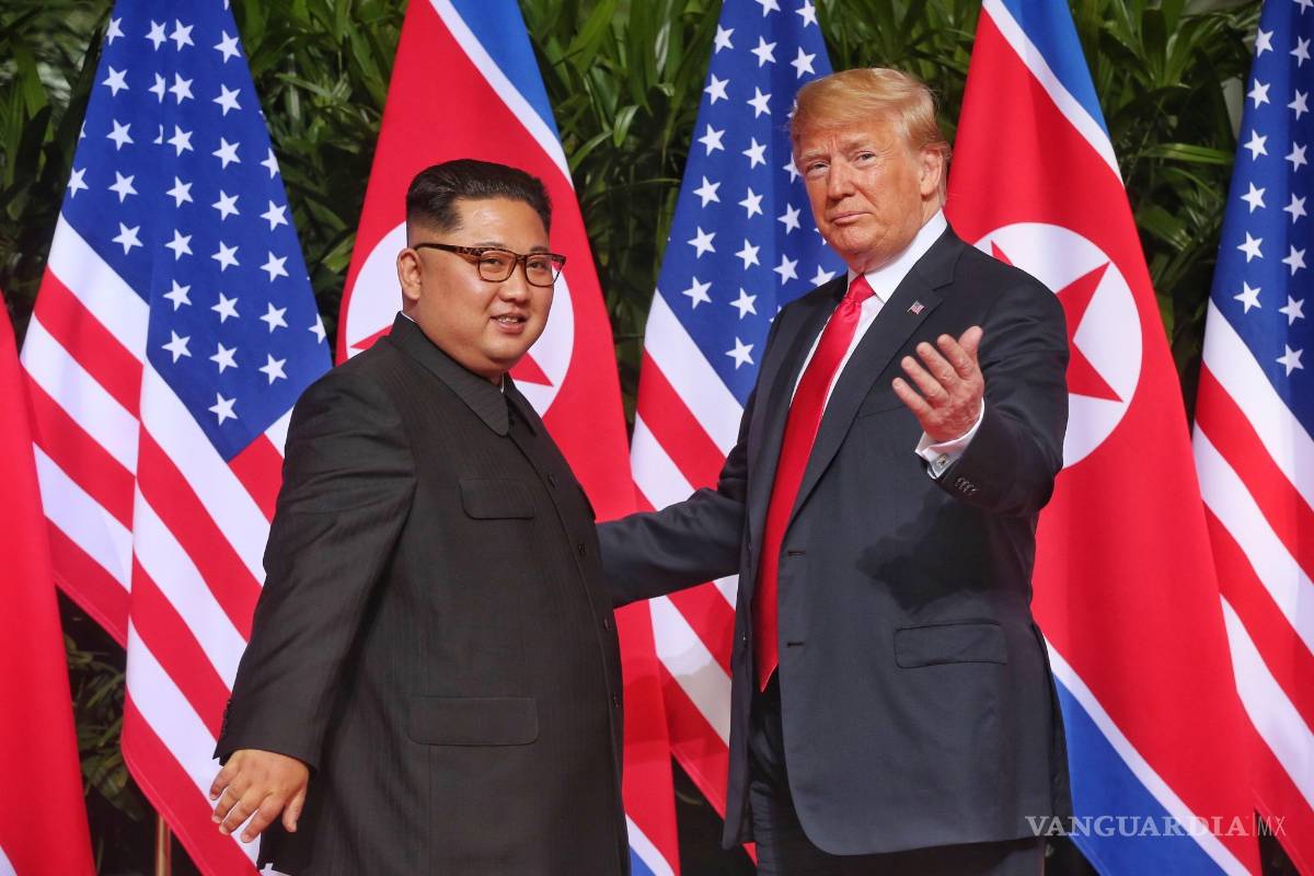 Donald Trump y Kim Jong Un se reúnen por primera vez
