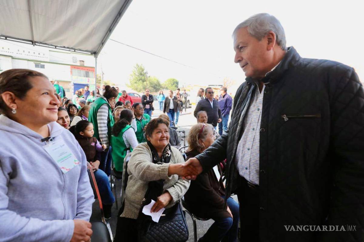 $!Los vecinos agradecieron la obra al alcalde José María Fraustro Siller.