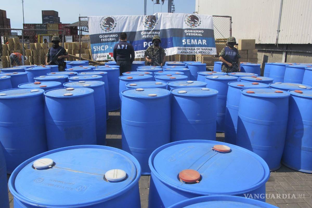 Aseguran 30 galones de precursor de metanfetamina en Manzanillo