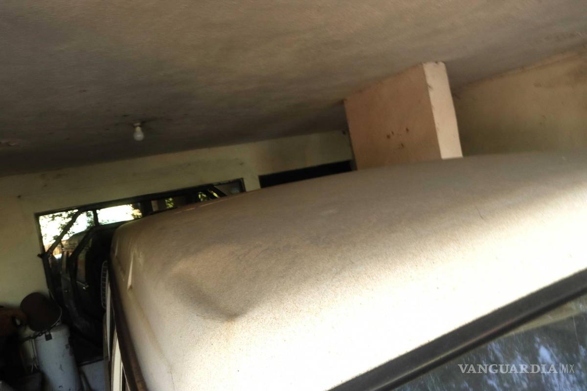 $!Las viviendas en las zonas vecinas a Tupy amanecen con un polvo oscuro que parecer ser fierro triturado