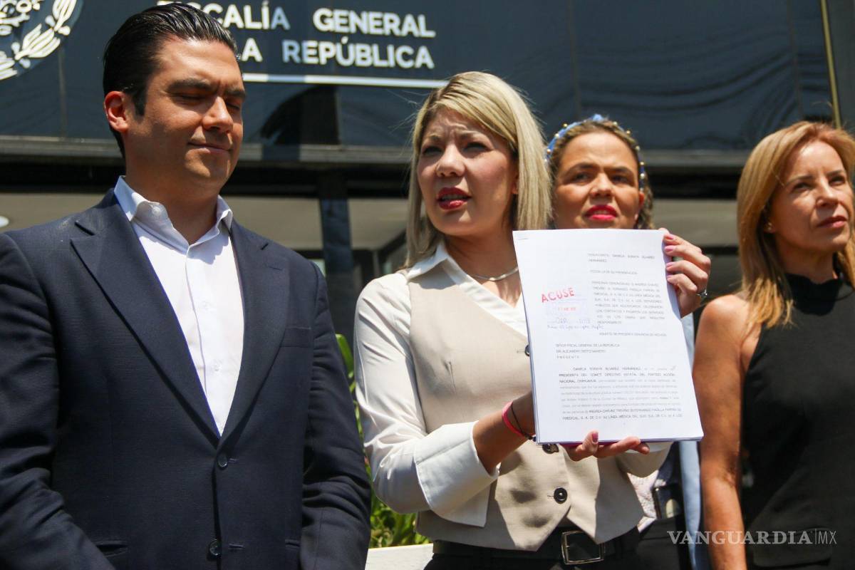 $!Panistas encabezados por Roberto Gil Zuarth y Jorge Romero; presentaron una denuncia de hechos ante la FGR, en contra de la Senadora de Morena por Chihuahua, Andrea Chávez.