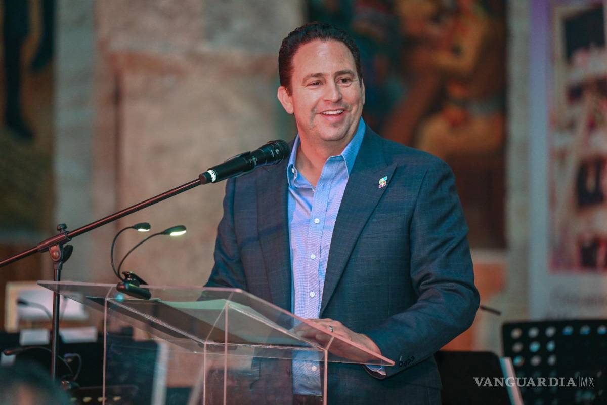 $!El alcalde Javier Díaz González reconoció el talento y entrega de las agrupaciones artísticas que forman parte del Instituto Municipal de Cultura durante la Gala Artística celebrada en el Centro Cultural Vito Alessio Robles.