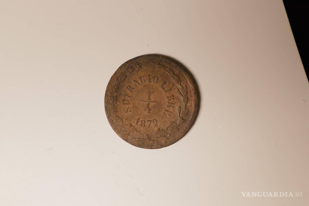 $!Los detectoristas de mayor rigor consideran que los hallazgos no deben ser limpiados, salvo para remover algo de polvo, ya que la coloración y mineralización aporta en el valor histórico de las piezas.