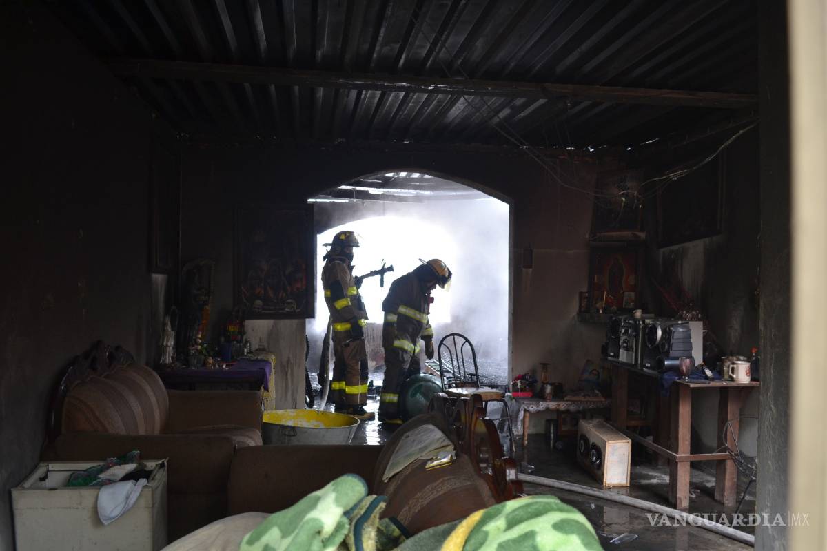 $!Salvan de las llamas a cuatro cachorros