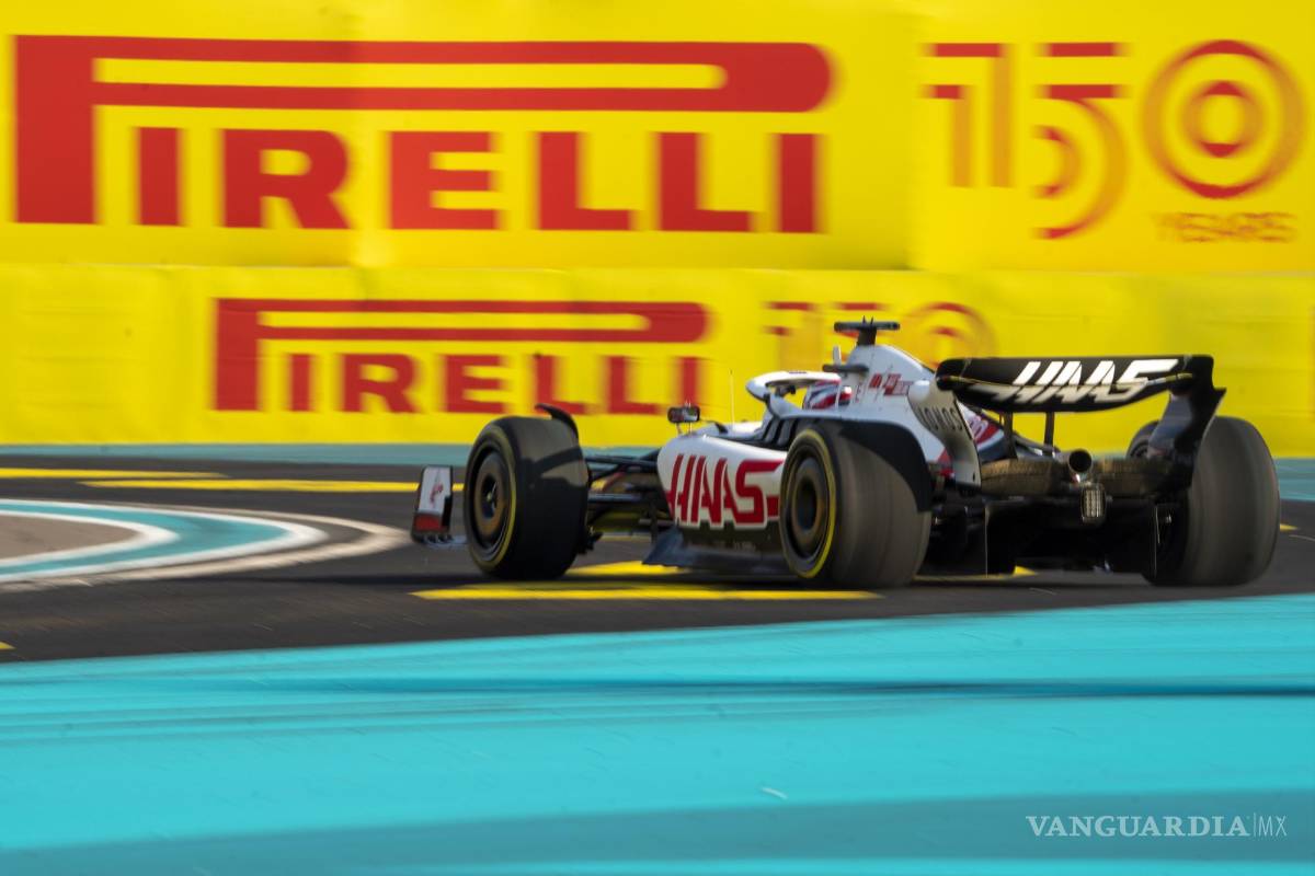 $!El piloto danés Kevin Magnussen de Haas F1 Team gira durante los entrenamientos libres 2 del Gran Premio de Fórmula 1 de Miami.