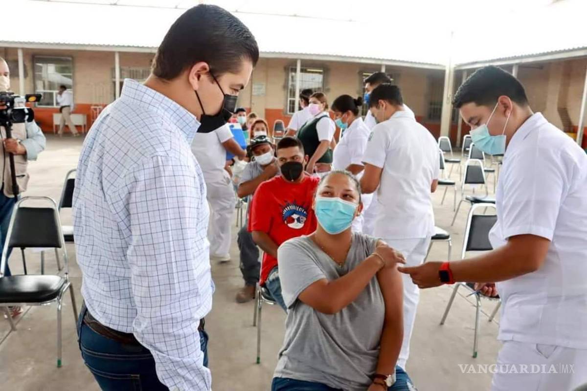 Concluye con éxito vacunación contra Covid-19 para jóvenes de 18 a 29 años: Alcalde de San Juan de Sabinas