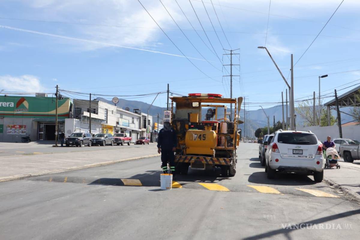 $!Para mejorar la seguridad vial, pintan de amarillo los reductores de velocidad en el bulevar Francisco Ignacio Madero