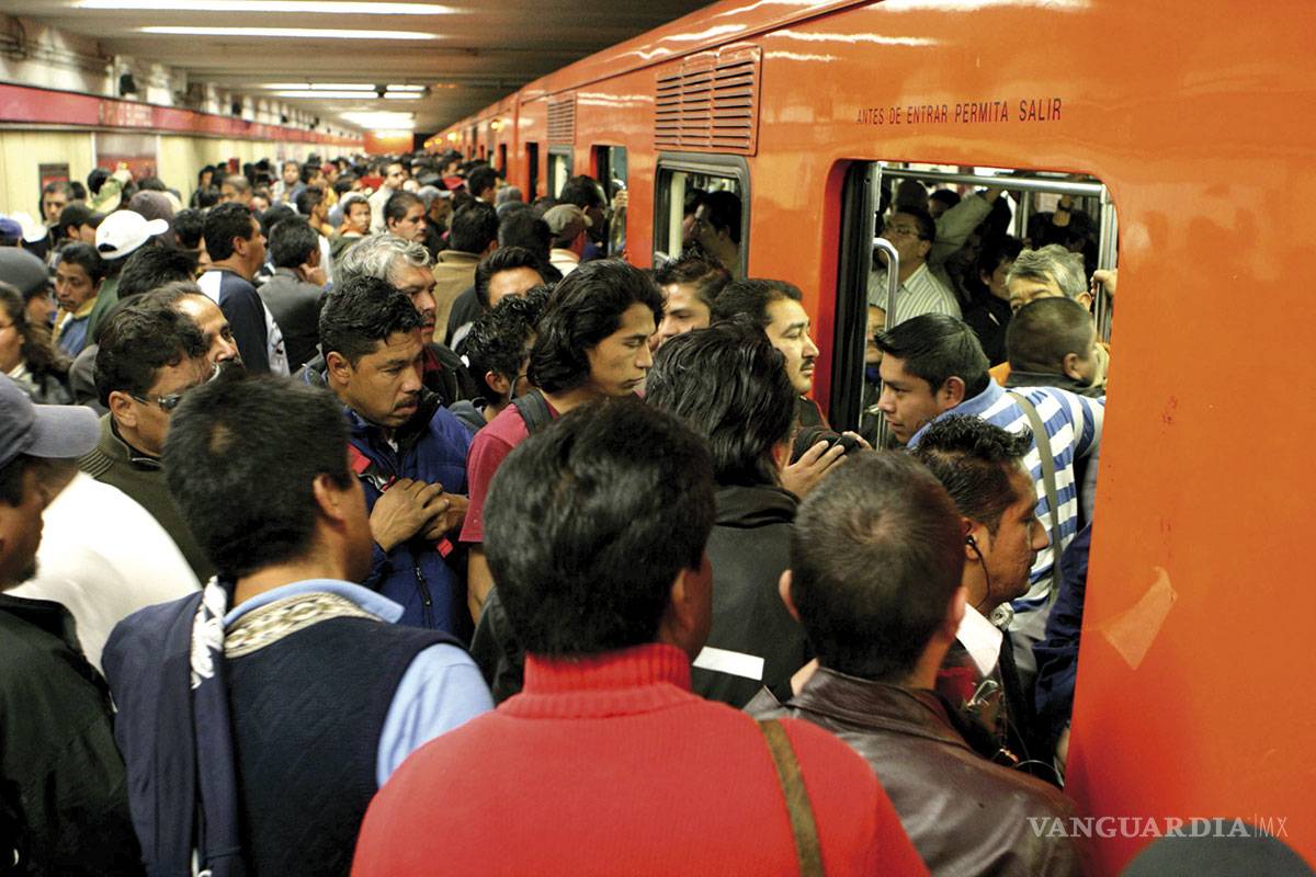 Convocan por Facebook a un "arrimón masivo" en el metro de la Ciudad de México, miles confirman asistencia