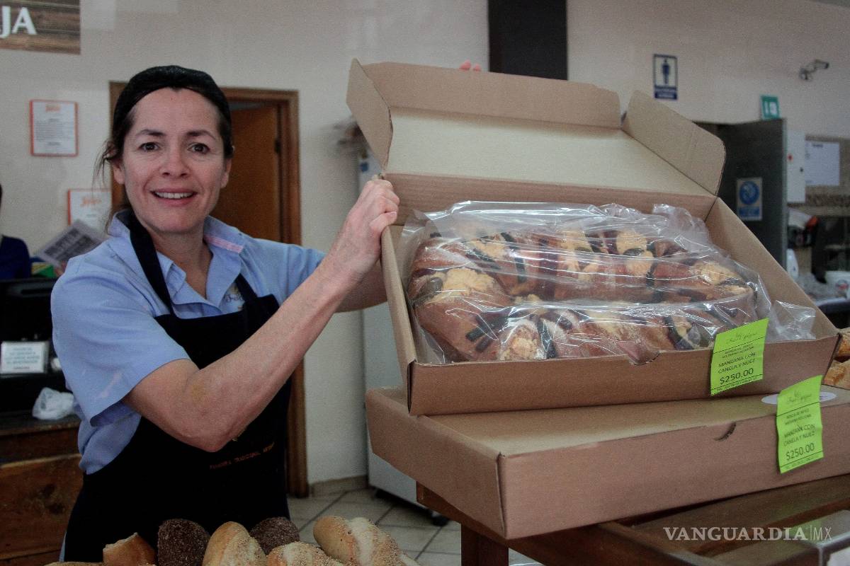 Se esmeran panaderías de Saltillo en la elaboración de la rosca de reyes
