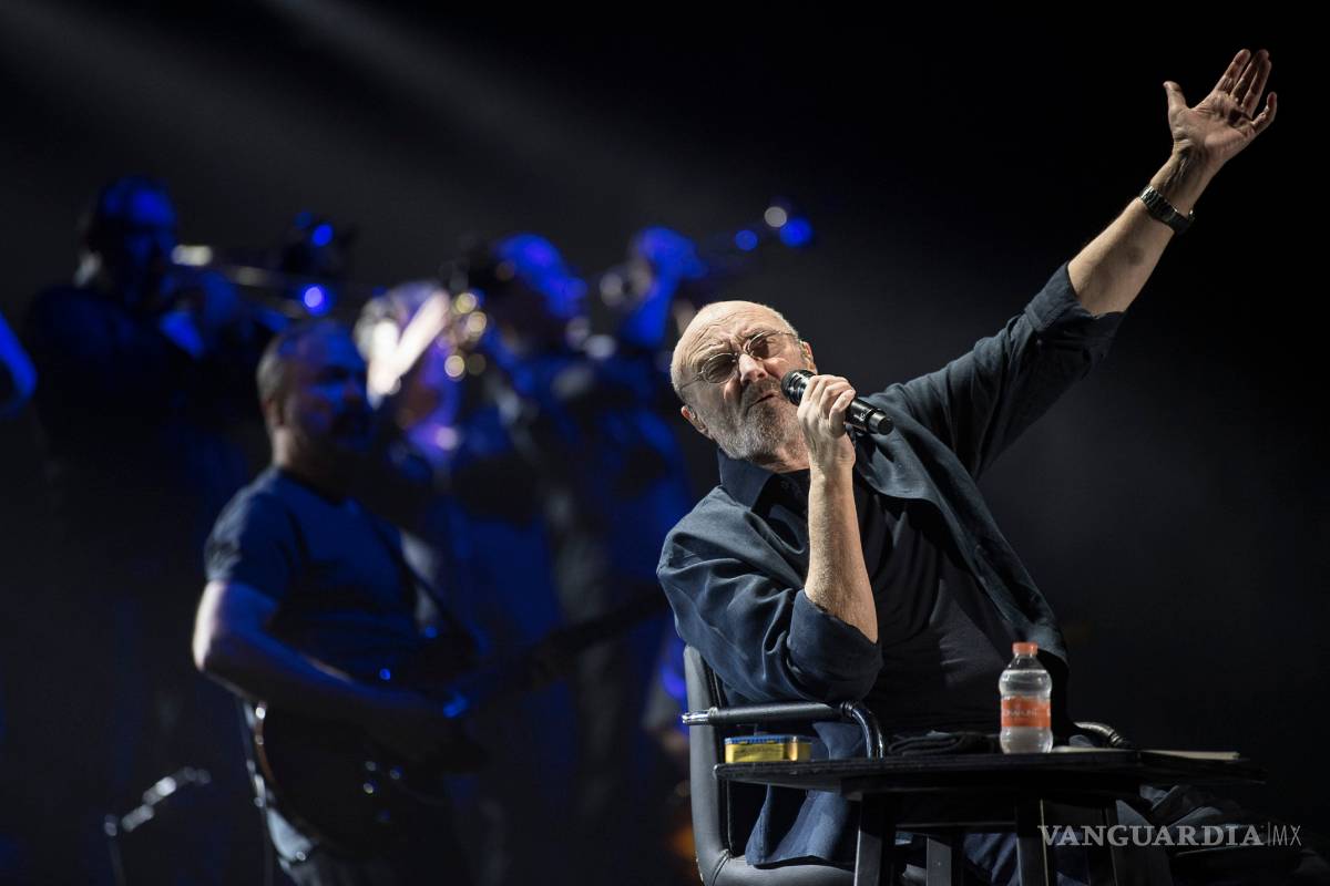 15 fans se rinden ante Phil Collins en el Palacio de los Deportes