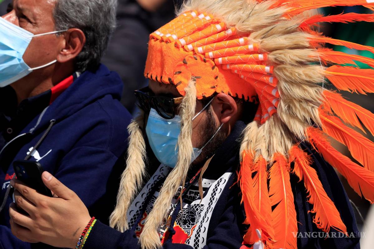 $!Un aficionado asiste al Gran Premio de Fórmula Uno de México que se realiza en el Autódromo Hermanos Rodríguez en Ciudad de México. EFE/Carlos Ramírez