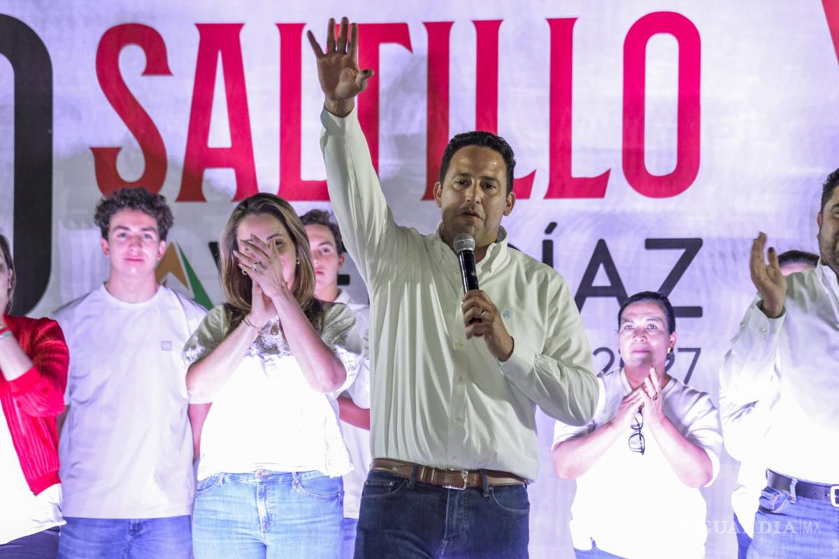 $!Díaz festejó con sus simpatizantes.