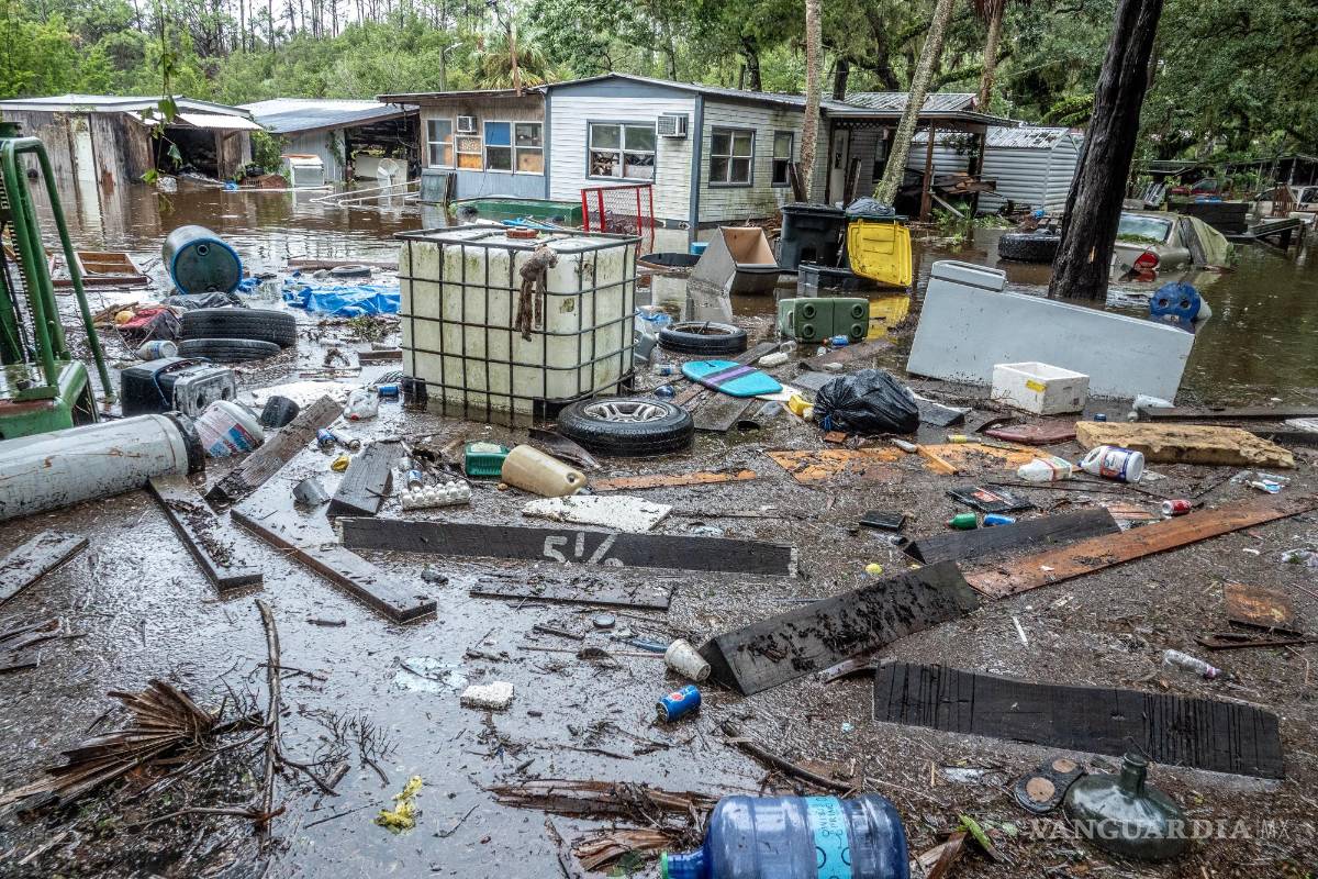 ‘Apaga’ huracán a Florida y deja inundaciones y daños diversos