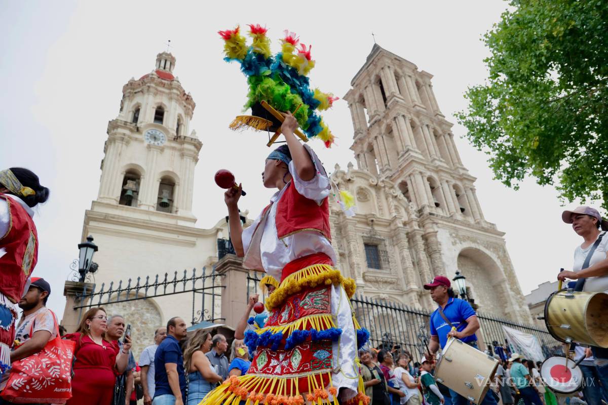 $!La Matlachinada vuelve a revestir de tradición y devoción a Saltillo